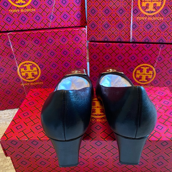 Tory Burch Georgia Black Leather Wedge Pumps - Picture 4 of 11